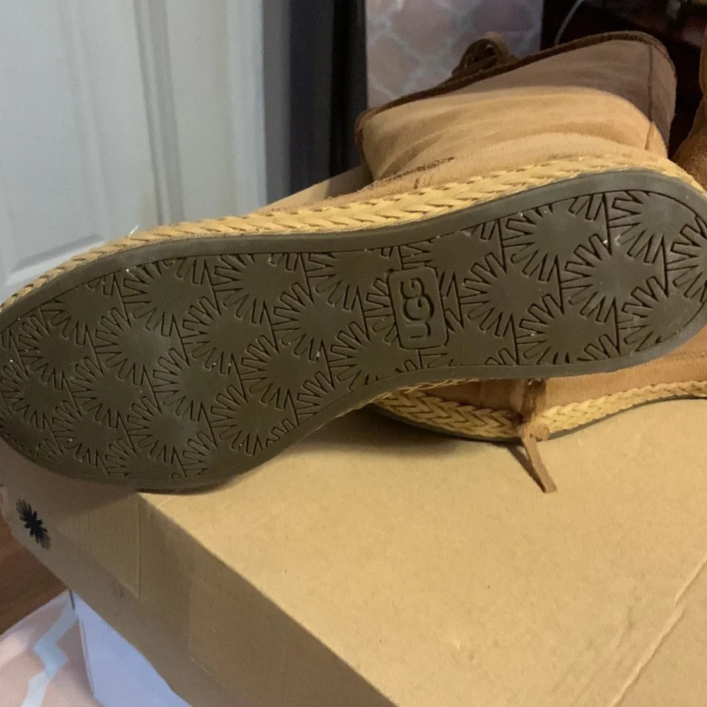 Uggs mid leg western boot great condition - Picture 3 of 6